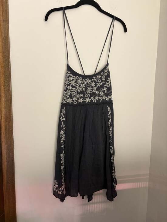 American Eagle Outfitters Dresses & Skirts - American Eagle Women's Boho Black White Embroidered Sleeveless Mini Dress Sz M